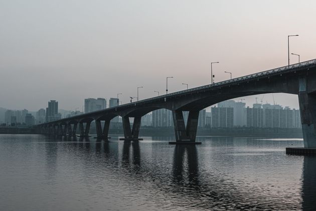 A bridge over the Han River. The River is more than 1 km wide!